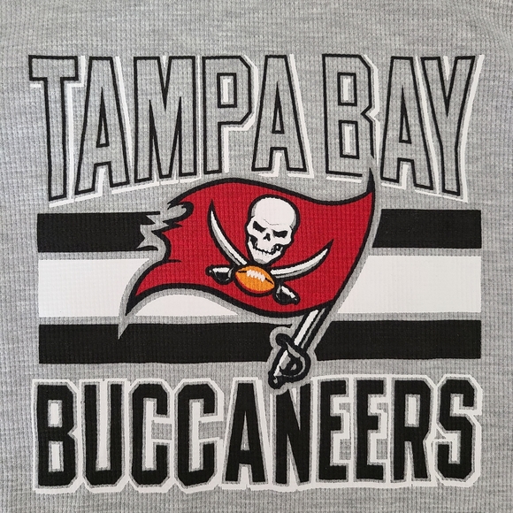 NFL Tampa Bay Buccaneers Long Sleeve Shirt Boys Size 18-20 (XL) - Picture 2 of 5
